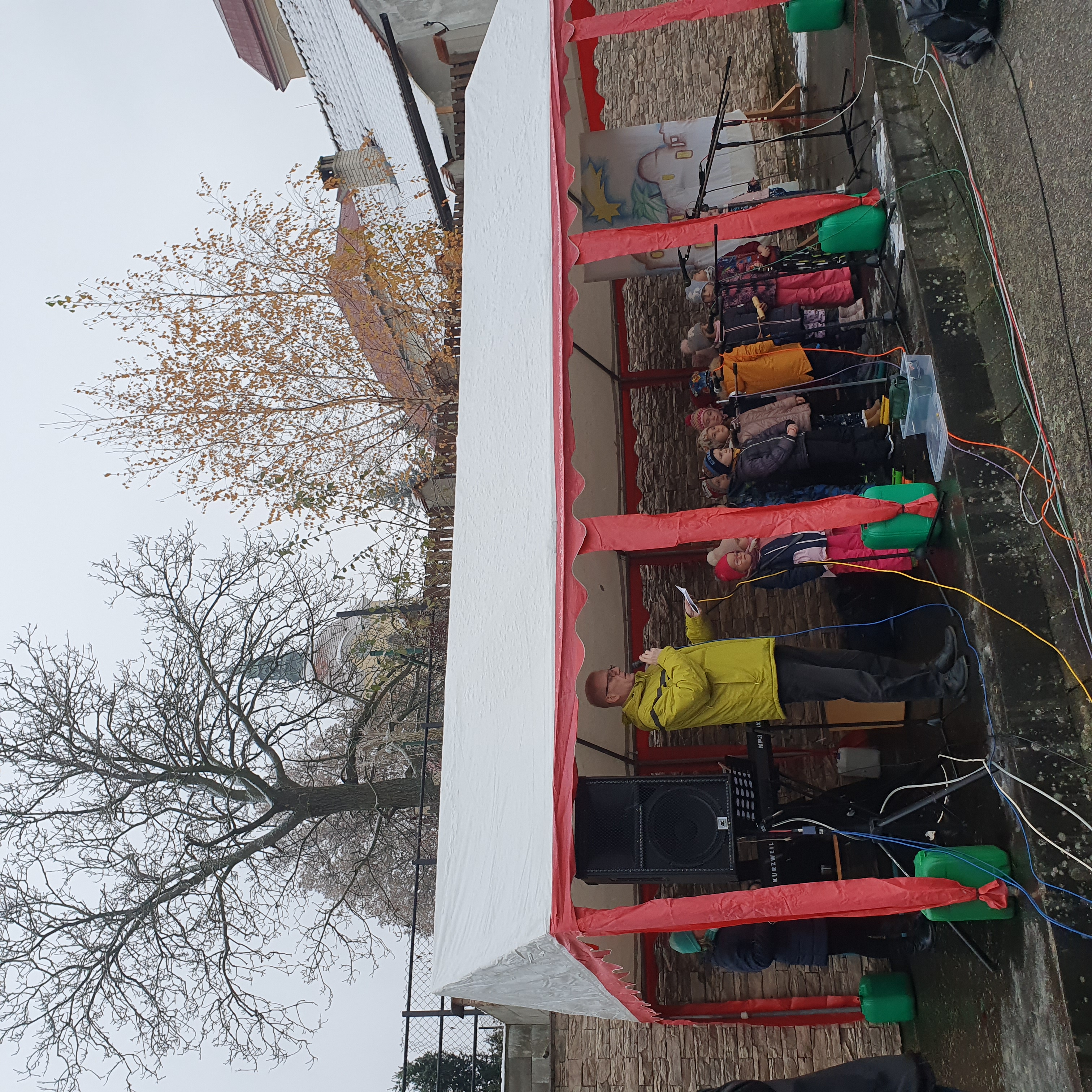 Děti ze třídy Zajíčků zahájily adventní jarmark ve Zdounkách